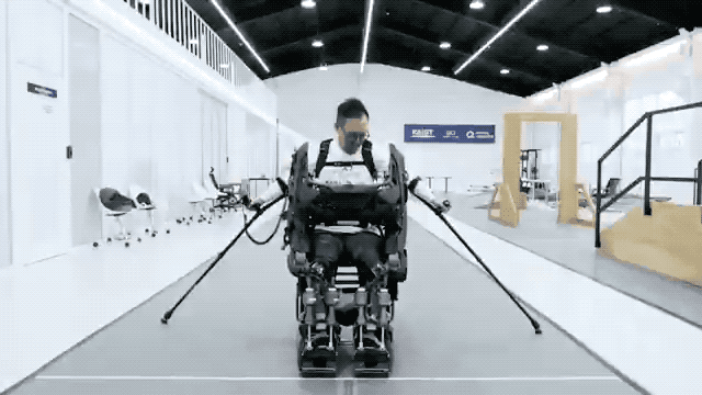受「钢铁侠」启发，这款 AI 外骨骼能让截瘫患者重新站起来