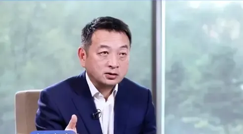 携程梁建章建议取消中高考，将大学列入义务教育；网传哪吒CEO张勇已离职，哪吒官方回应；英特尔CEO被董事会赶下台丨雷峰早报