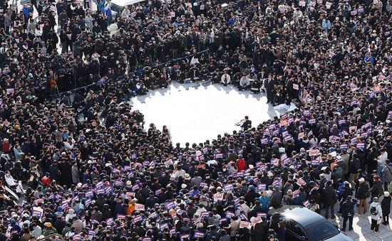 “这是2024年的大韩民国吗?”6小时戒严令下的恐惧、混乱与愤怒