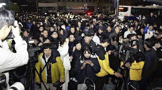 “这是2024年的大韩民国吗?”6小时戒严令下的恐惧、混乱与愤怒