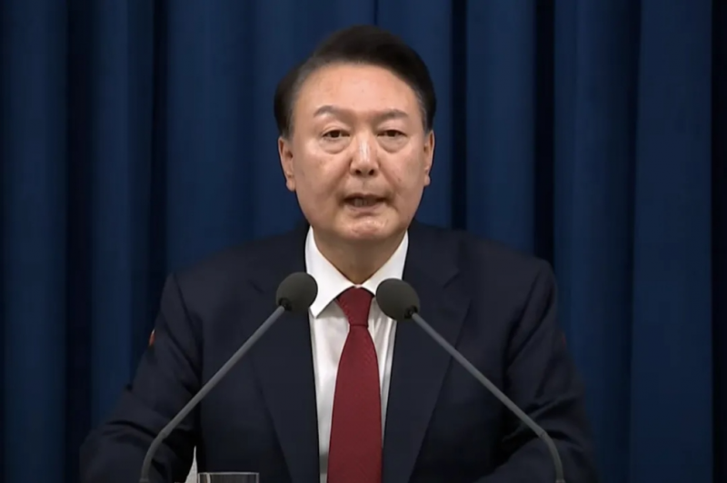 7点出发丨公园长椅被焊钢管“防睡觉”？已连夜拆除！