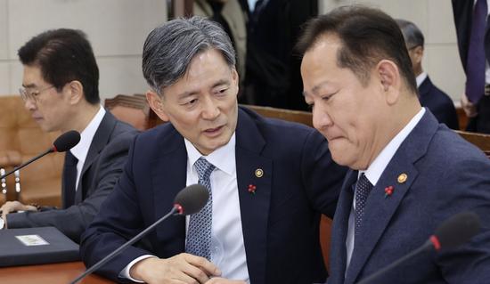 韩在野党单独通过决议,敦促逮捕前防长等涉“内乱”人员