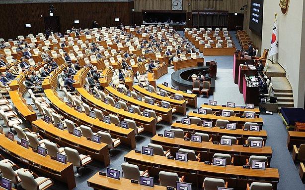 韩国最大在野党向国会提交“内乱特检法”“金建希特检法”提案