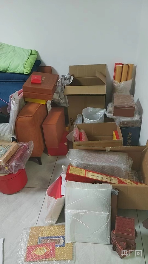 【啄木鸟消费投诉】信主播不信儿子  老年人深陷直播藏品连环套路