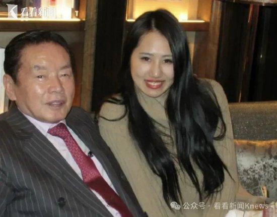 77岁亿万富豪娶22岁女演员,新婚3个月后中毒身亡,妻子被判无罪