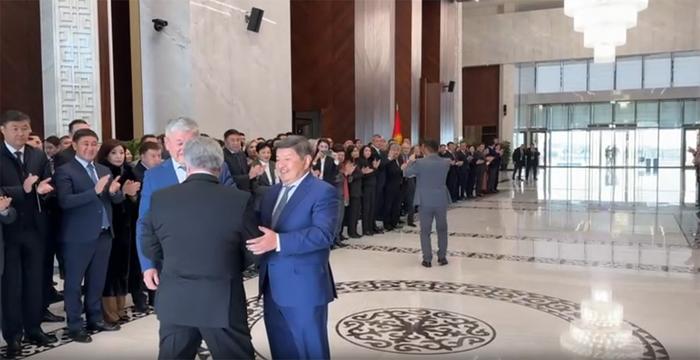 突发!吉尔吉斯斯坦总理被总统解除职务,因“调任其他职位”