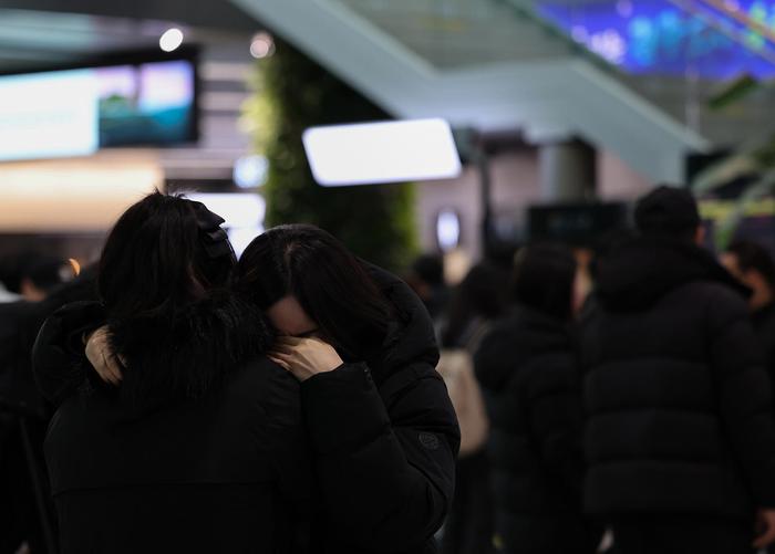 “患胃癌一年多,妈妈决定去旅行……”韩国务安机场哭成泪海,亲属回忆事故死者点滴