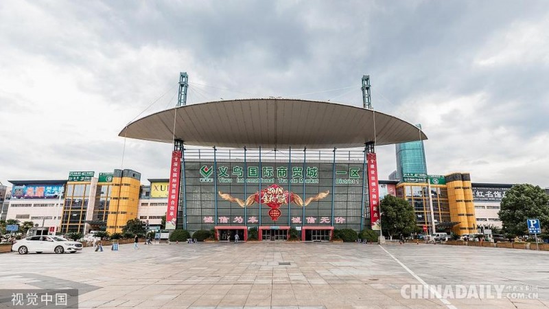 外国友人逛义乌市场纷纷点赞：物美价廉，目不暇接，便捷超预期