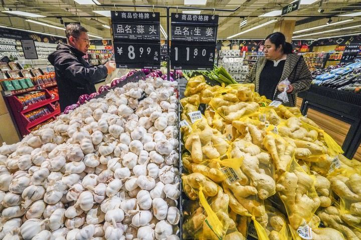 培育完整体系 充分激发潜力――中国经济圆桌会年终共话扩内需