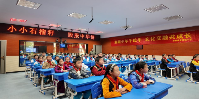 西藏山南：让民族团结之花在雅砻河畔绽放