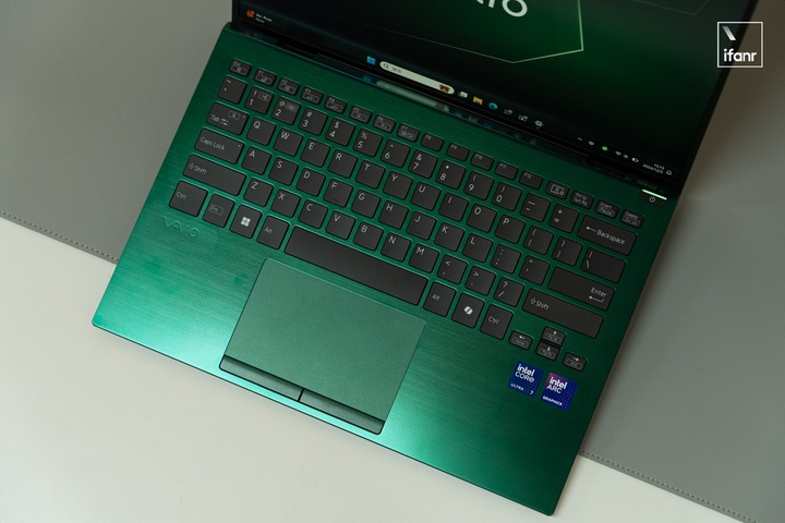 VAIO SX14-R 体验：碳纤维的艺术，轻到极致