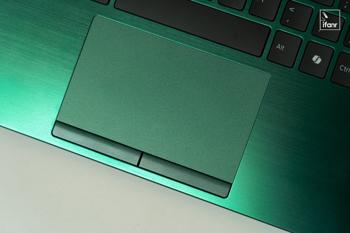 VAIO SX14-R 体验：碳纤维的艺术，轻到极致