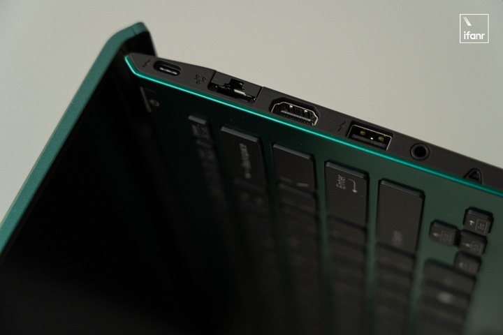 VAIO SX14-R 体验：碳纤维的艺术，轻到极致