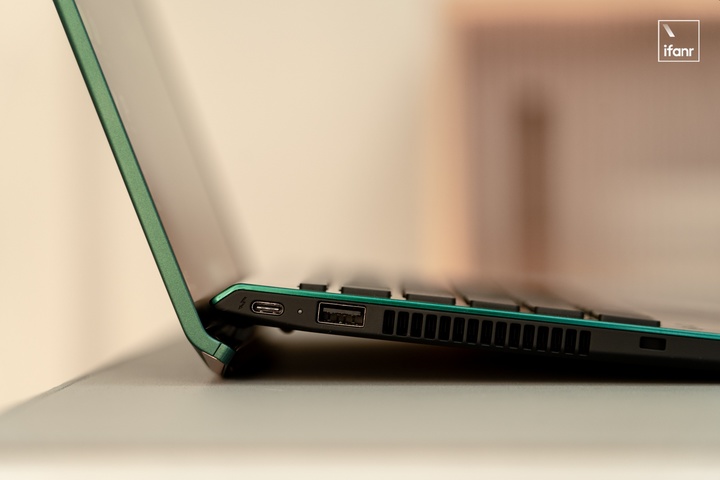 VAIO SX14-R 体验：碳纤维的艺术，轻到极致