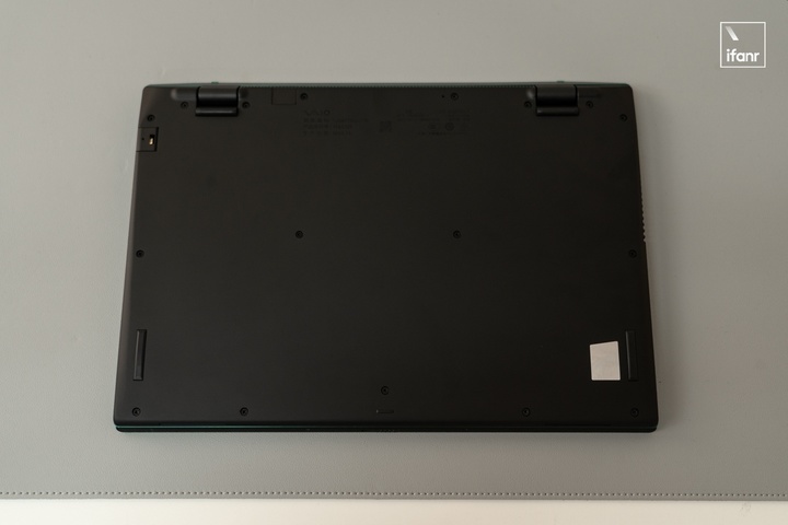 VAIO SX14-R 体验：碳纤维的艺术，轻到极致