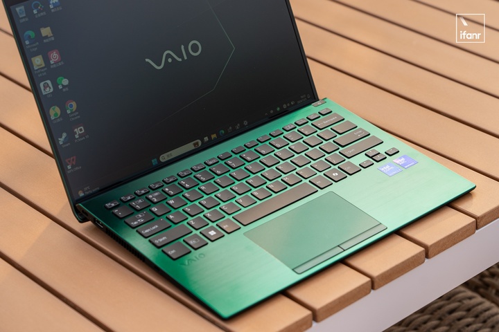 VAIO SX14-R 体验：碳纤维的艺术，轻到极致