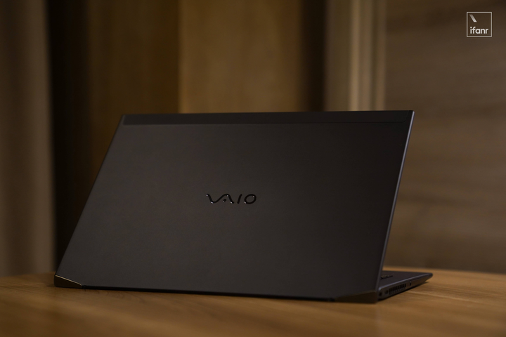 VAIO SX14-R 体验：碳纤维的艺术，轻到极致