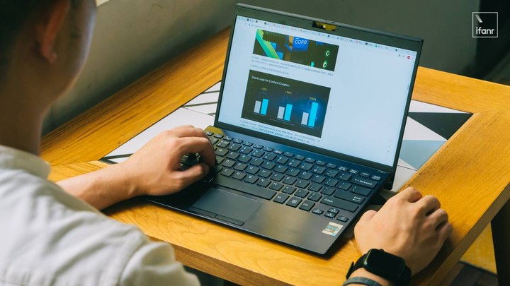 VAIO SX14-R 体验：碳纤维的艺术，轻到极致