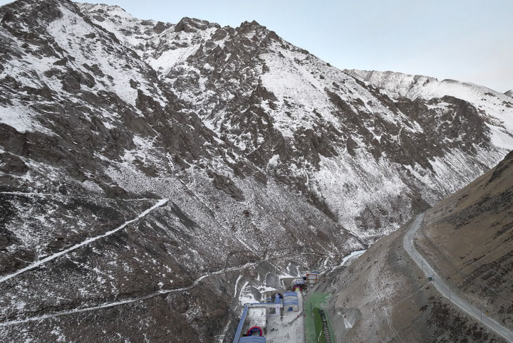 新华全媒+｜大道贯天山