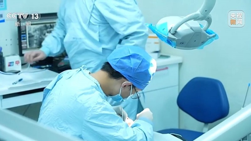 新闻周刊丨看病更省钱了？医保新变化给患者带来哪些实惠？