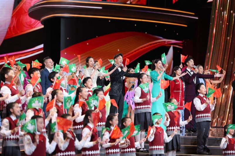 盛世莲花，在欢歌中精彩绽放――庆祝澳门回归祖国25周年文艺晚会侧记