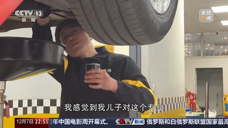 新闻周刊丨有努力有热爱 17岁的他凭一技之长拿到众多offer