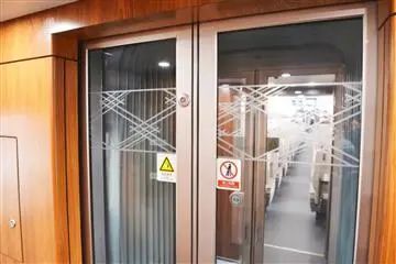 高铁夹到乘客拖行？通报来了→