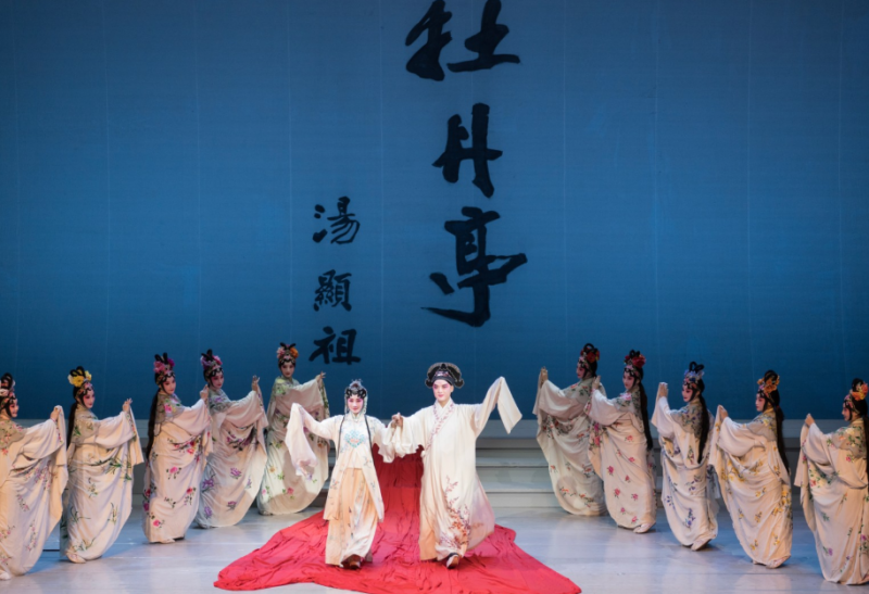 文化中国行 | 诞生20年，巡演540场，影响数代人，这朵“牡丹”为何20年常开不败