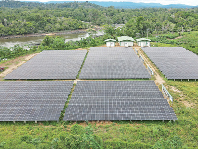 中企承建苏里南光伏项目――“我们拥有稳定电力供应的梦想变成了现实”（共创繁荣发展新时代）