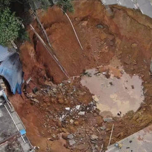 航拍深江铁路工地坍塌事故救援现场