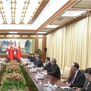 习近平会见尼泊尔总理奥利