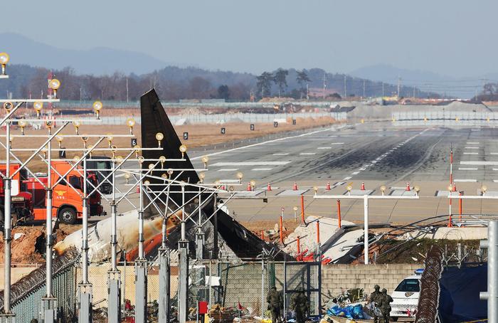 五问韩国客机事故,多位专家质疑:最后四分钟究竟发生了啥?或经历一系列致命故障
