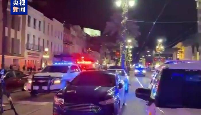 美国发生一起汽车冲撞行人事件,已致10死30伤!司机还向警察开枪,市长:是“恐怖袭击”