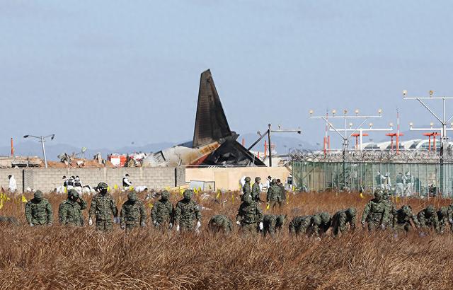 韩国济州航空失事客机残骸在调查过程中起火