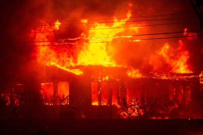 美媒:加州南部野火已致至少5人死亡,白宫称拜登批准加州重大灾难声明