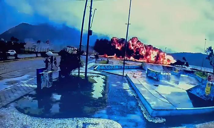 巴西一小型飞机降落时发生爆炸 致1人死亡