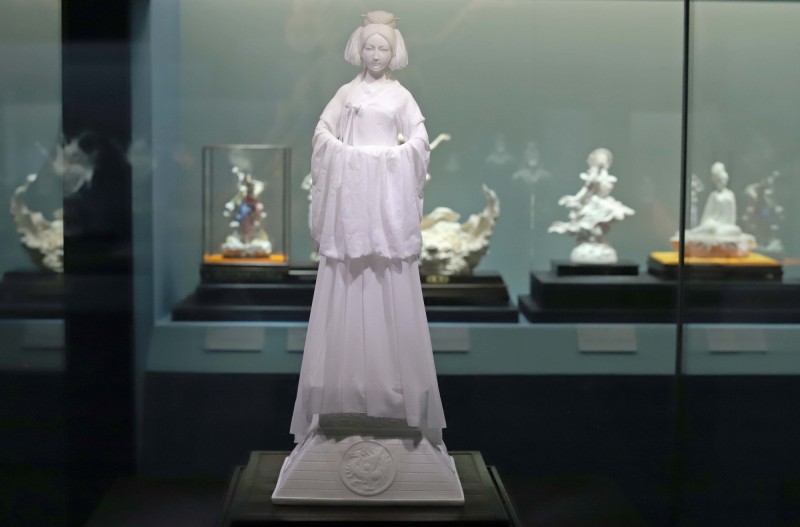 “一色万象――白瓷艺术展”在河北博物院开幕  展示白瓷艺术多元魅力