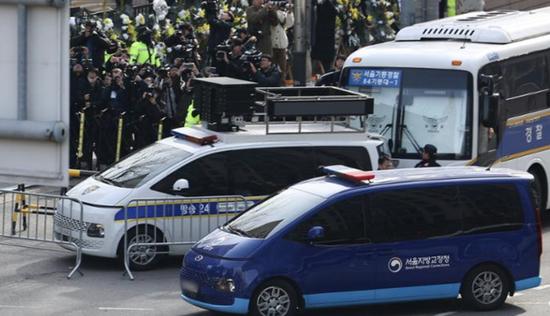 韩国首尔西部地方法院批准对被逮捕总统尹锡悦的拘留令