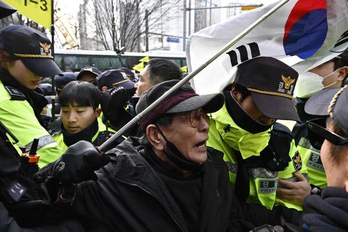 被捕后又被拘留调查,多案在身的尹锡悦将面临什么?