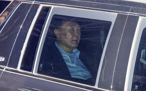 尹锡悦“拘留生活”开启:吃泡菜睡地上