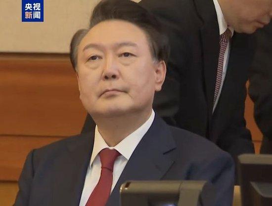 韩国宪政史上首位在任总统出席弹劾案庭审辩论 尹锡悦现身宪法法院
