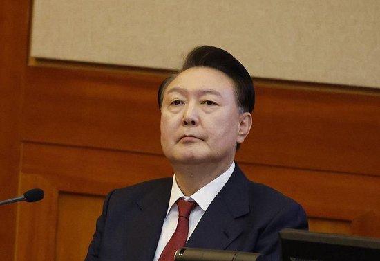 弹劾案庭审辩论白热化:“内乱主谋”大包大揽 尹锡悦间接承认戒严令违法
