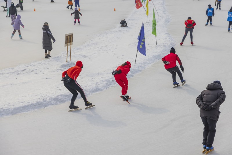 多部门出实招助力冰雪经济 为更多人参与冰雪运动提供更多便利