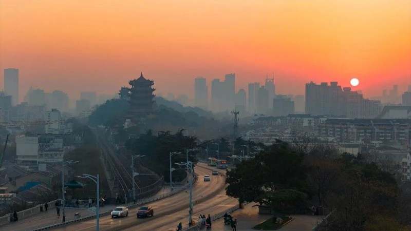 2025的第一缕阳光刷屏！全网接力，转发接好运！