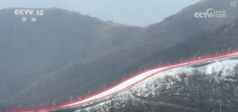 “滑雪+”牵手春节点亮“冰雪经济”  消费新场景持续火爆