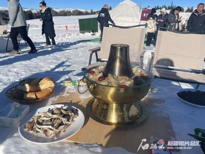 新疆的雪花开了・冬日新美食 | 雪地火锅 寒冬里的炽热诱惑