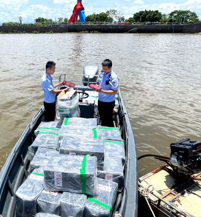 矢志不渝做党和人民的忠诚卫士――写在第五个中国人民警察节到来之际