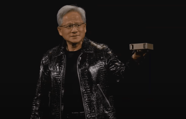 黄仁勋发布 AI 超级计算机后，我们和联想副总裁聊了聊 AI PC 的形态和未来 | CES 2025