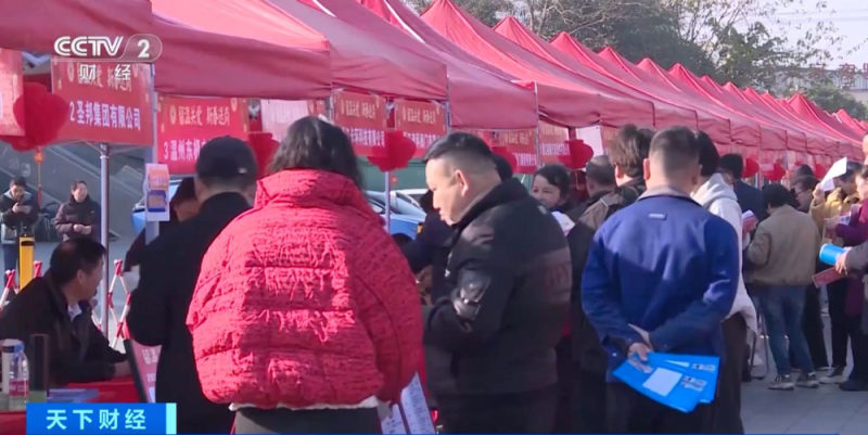 7点出发丨张家口一儿童从滑雪场缆车上坠落，当地回应：已送医！