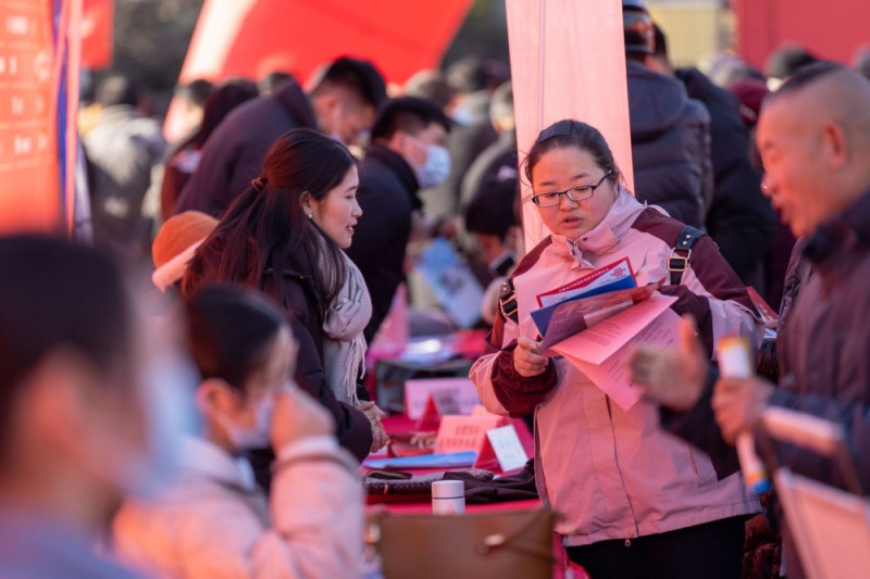 新华解码｜2025年如何稳就业促增收――权威部门解答就业、收入热点问题